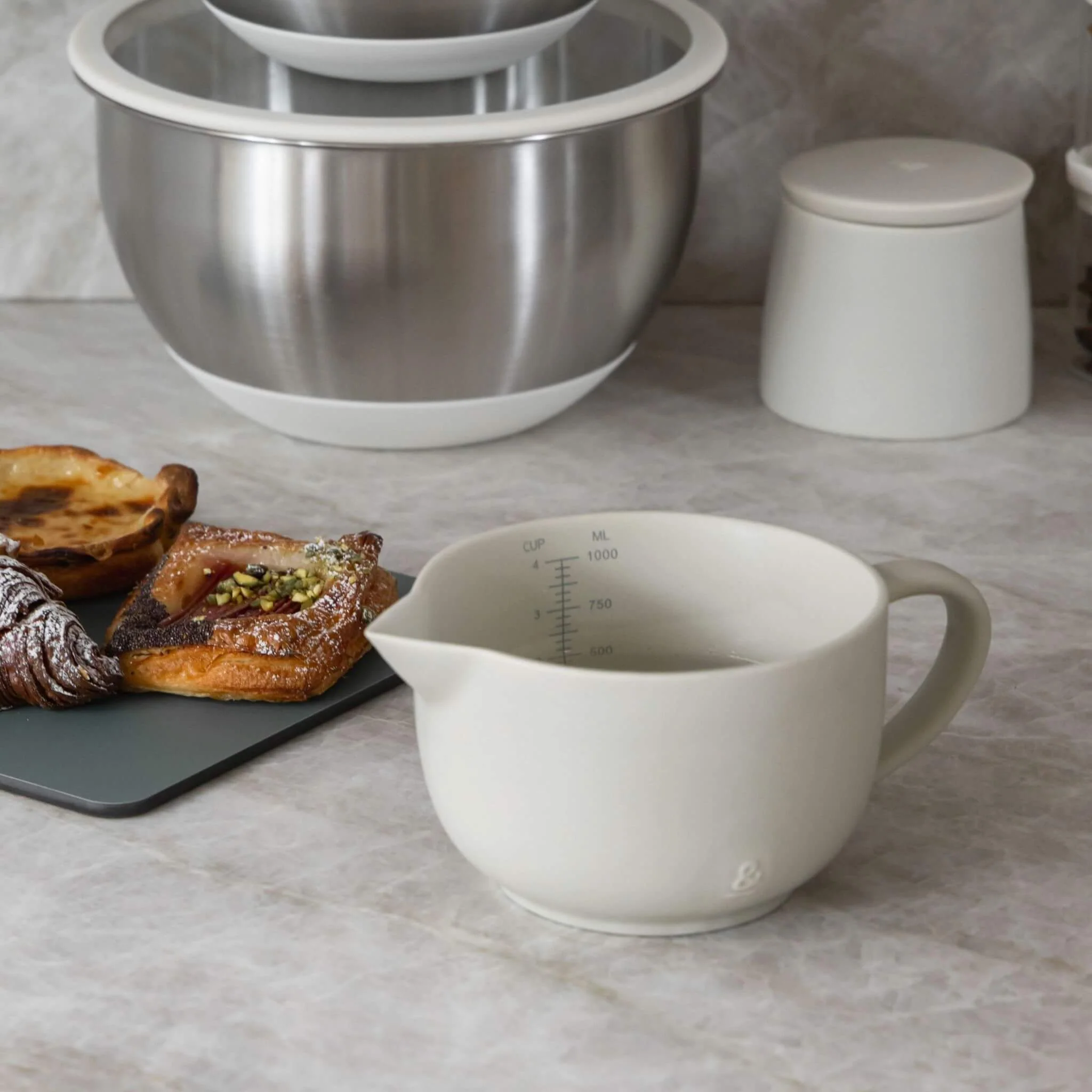 Baking Ceramic Measuring Cup | 1L - Image 9