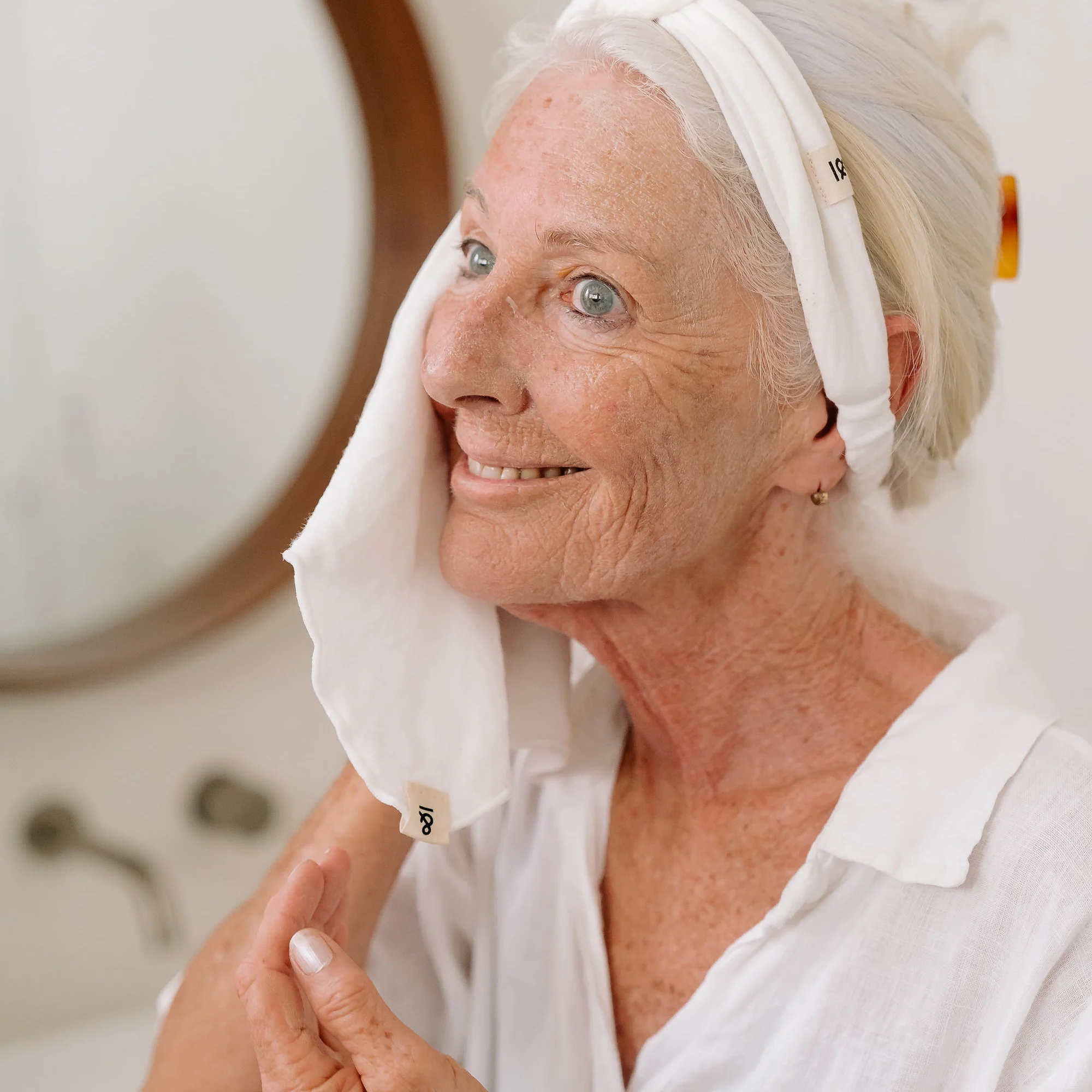 Reusable Makeup Remover Face Cloths - Image 4