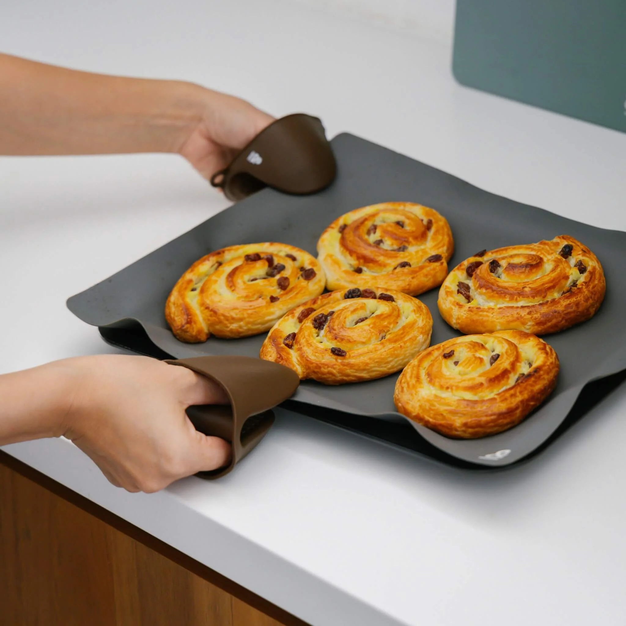 Silicone Oven Mitt Set - Image 14
